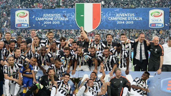 juventus-premiazione-scudetto-maggio-2015-ifa