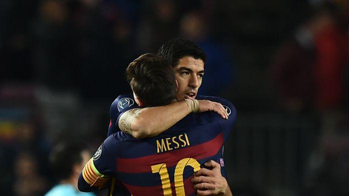 messi-suarez-abbraccio-barcellona-champions-league-novembre-2015-ifa
