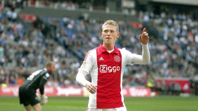 viktor-fischer-reist-mee-naar-wenen