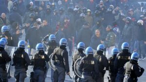 Scontri in Piazzale Kennedy: otto Daspo a tifosi di Genoa e Sampdoria