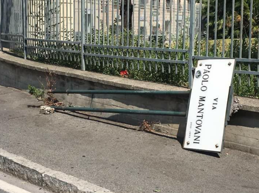 Abbattuto il cartello di via Mantovani, ipotesi vandalismo 1 Schermata 2017 06 22 alle 20.32.04