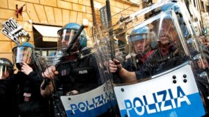 Tensione tra tifosi di Genoa e Sampdoria: denunciato un 43enne