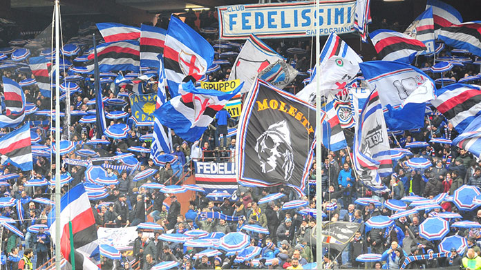 gradinata sampdoria ombrellini tifosi