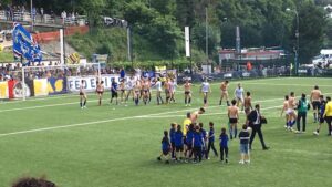 Primavera, è salvezza: che festa coi tifosi! – VIDEO