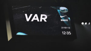 Svolta VAR: possibile sperimentazione del challenge
