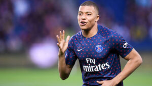 Mbappé guarda Sampdoria-Milan e rimane stupito – FOTO