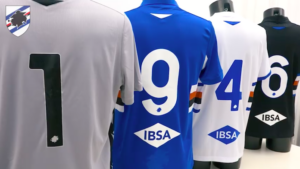 Dal blu navy allo stemma: tutti i dettagli della maglia celebrativa della Sampdoria
