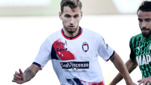 Crotone, Dragus positivo al Coronavirus: squadra in isolamento