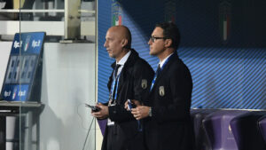 Italia Estonia, filo diretto tra Vialli e Mancini: in panchina con l’auricolare