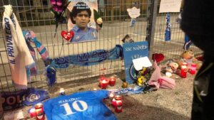 Funerale Maradona LIVE: il lungo addio a Diego – VIDEO