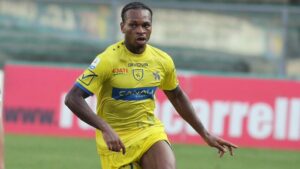 Serie B, Insulti razzisti a Obi: il comunicato del Chievo contro Marconi del Pisa