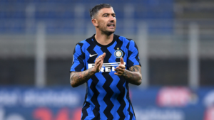 Coronavirus, buona notizia per l’Inter: Kolarov è negativo