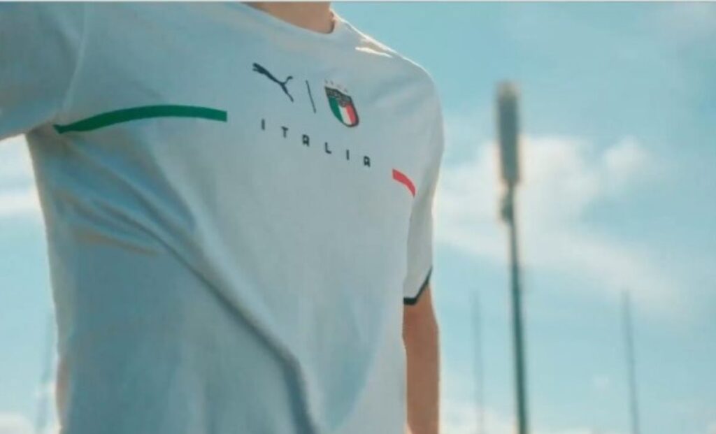 Seconda maglia Italia, svelata la divisa: bianca col tricolore – VIDEO 1 WhatsApp Image 2021 04 22 at 10.36.48