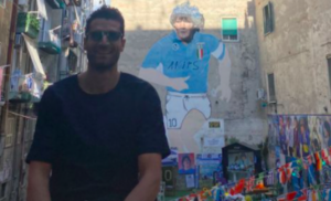 Relax a Napoli per Candreva: foto col murales di Maradona