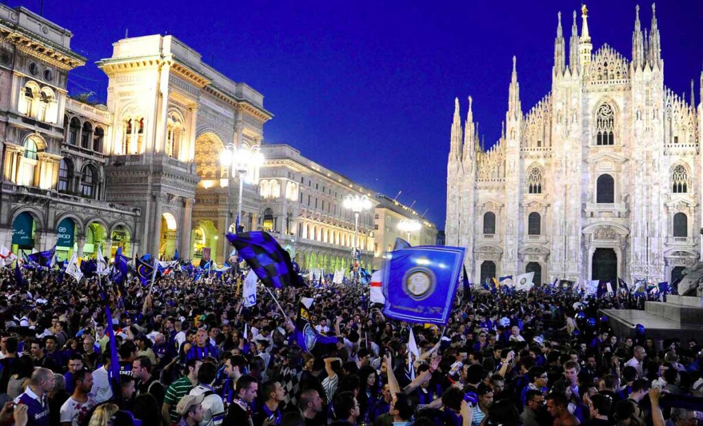 Festa Scudetto Inter: preoccupazione per il match con la Sampdoria 1 Tifosi Inter piazza Duomo