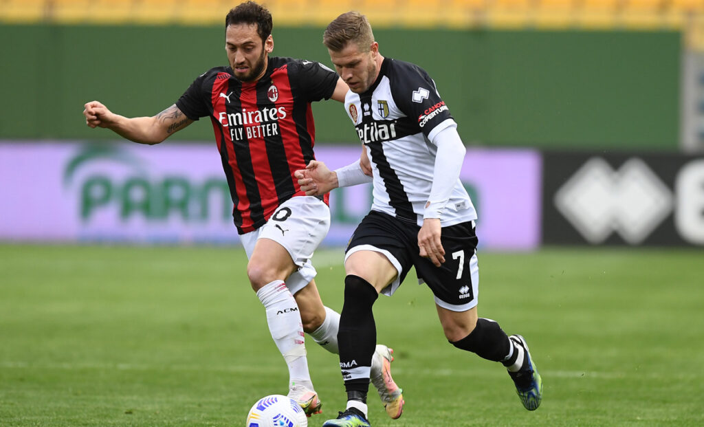Calhanoglu Gagliolo Milan Parma