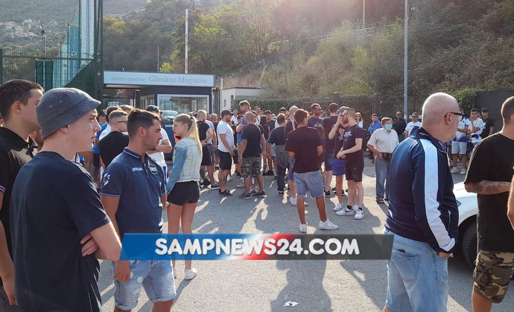 Sampdoria Milan, tifosi a Bogliasco per caricare la squadra - FOTO 1 Tifosi