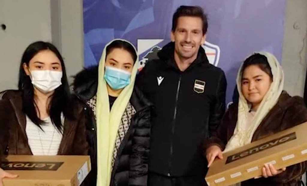 Adrien Silva cuore d'oro: il bellissimo gesto verso due ragazze afghane - VIDEO 1 Schermata 2021 12 23 alle 21.37.05