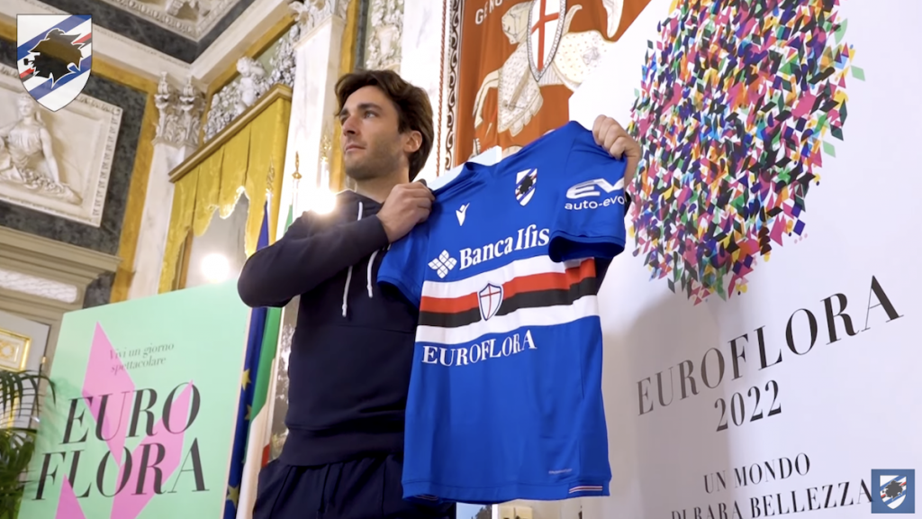 Sampdoria, maglia speciale per il derby: le immagini della divisa blucerchiata - VIDEO 1 Schermata 2022 03 23 alle 16.04.15