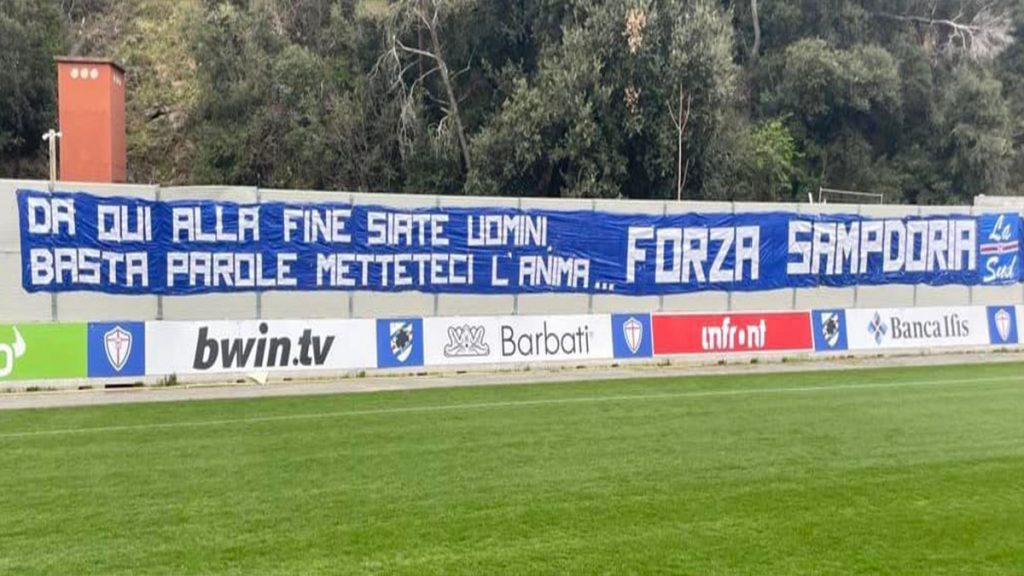 Sampdoria, due confronti tifosi squadra: la risposta deve arrivare contro la Juventus 1 striscionesampdoria