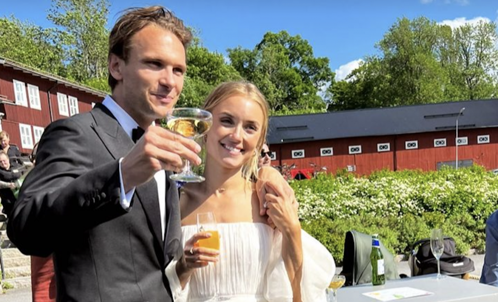 Ekdal allo Spezia: la moglie Camilla "piange" per la Sampdoria - FOTO 1 Schermata 2022 06 19 alle 17.25.22