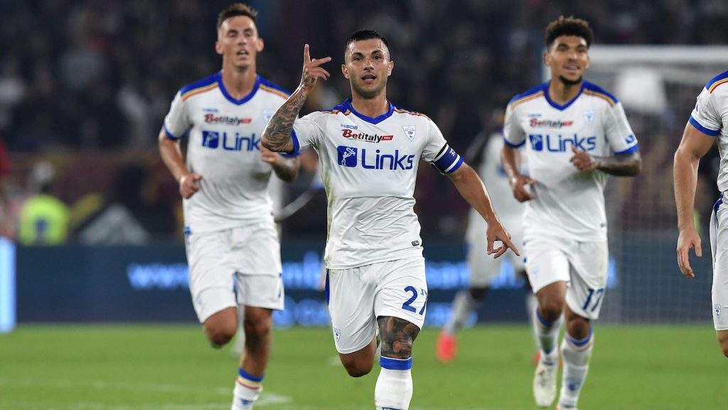 L'ex calciatore avvisa la Sampdoria: «Il Lecce dovrà reagire e fare punti» 1 esult gol Strefezza AS1 4261 e1713893659220