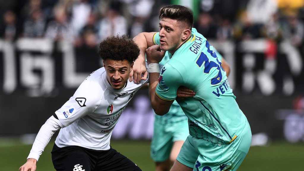 Il Verona ferma lo Spezia al Picco: chance salvezza per la Sampdoria 1 Ampadu Gaich MP1 9834