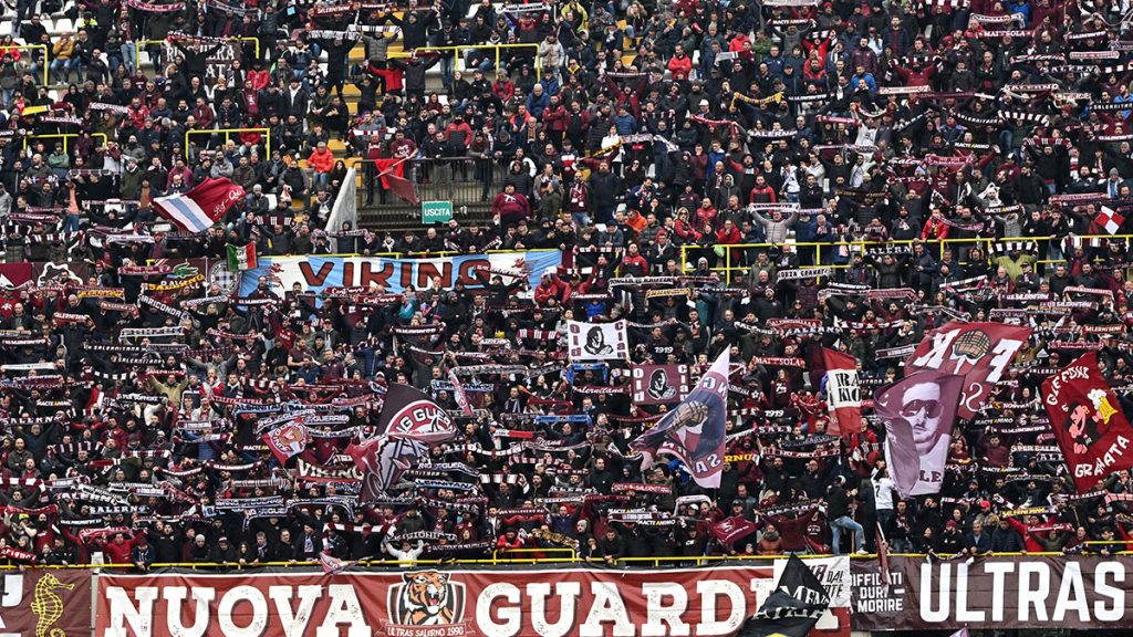 Salernitana, l'ex Di Tacchio avverte la Sampdoria: «Ci sono state delle difficoltà, ma ora i granata hanno tutte le carte in regola per salvarsi» 1 tifosi salernitana