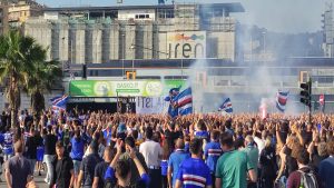 SN24 – Tifosi della Sampdoria in corteo: «Via gli infami» – VIDEO