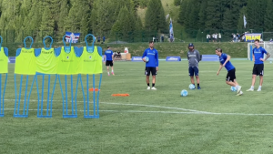 Stoppa on fire: punizione da urlo sotto gli occhi di Pirlo – VIDEO