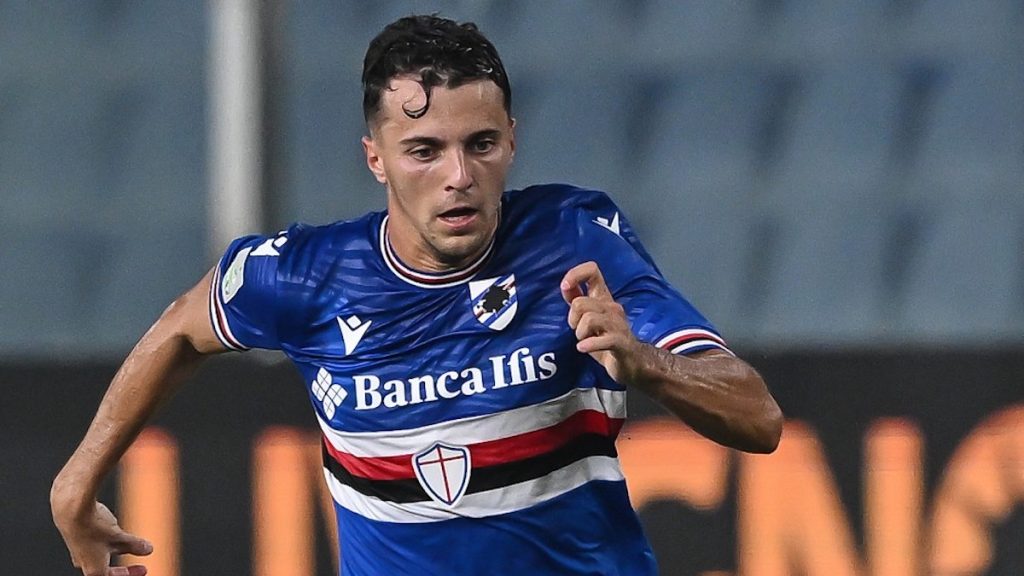 Sampdoria, Simone Giordano scende sul rettangolo di gioco per degli allunghi - FOTO 1 simone giordano