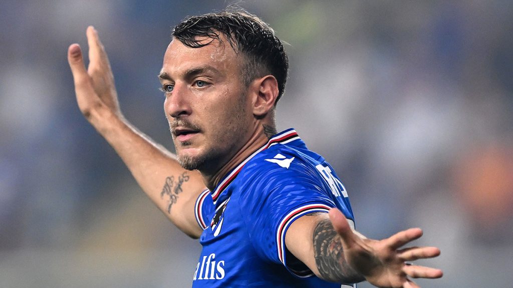 Sampdoria, l'attaccante blucerchiato Antonino La Gumina si gode la piscina d'estate - FOTO 1 antonino la gumina