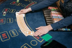 Come giocare al Baccarat Live online? Guida avanzata per appassionati