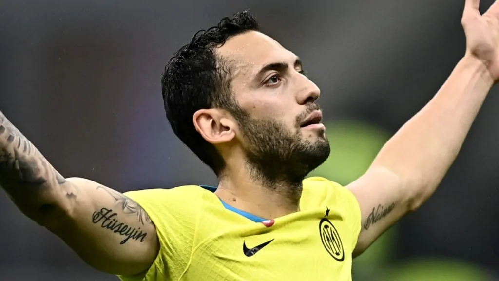 Chalanoglu rivela: «Mi ispiro a Pirlo ma lui...» 1 Chalanoglu