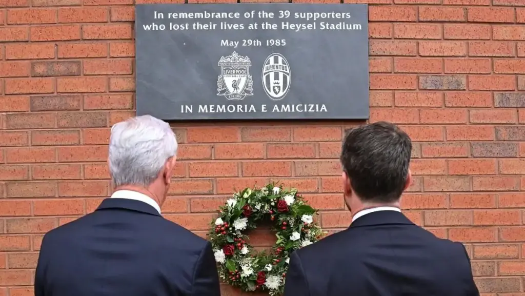 Belgio-Italia, la Nazionale omaggia le vittime dell'Heysel - FOTO 1 lfc heysel tribute 290524 5 e1717008688467