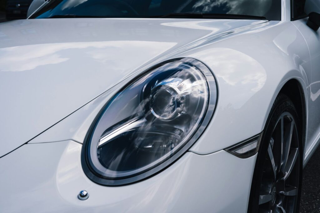 Road to Adventure: noleggio auto sportive negli Emirati Arabi Uniti per appassionati di guida 1 luca nicoletti HzzKiPdjGd4 unsplash