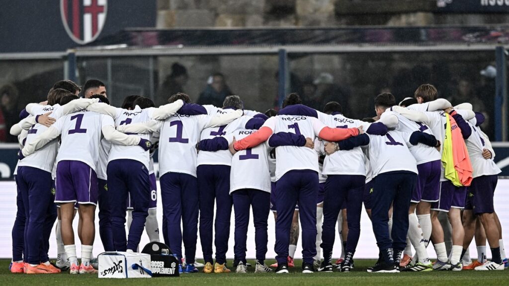 Commisso, l’ultimo saluto prima di Bologna Fiorentina: tributo da brividi prima del match 1 tributo fiorentina commisso