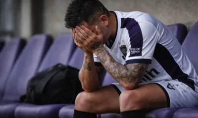 Giocatore disperato in panchina