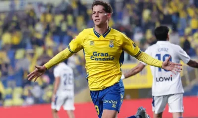 Pedrola esulta dopo un gol con il Las Palmas