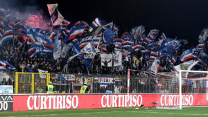 Sampdoria Cagliari, prosegue la contestazione dei tifosi: spuntano manifesti con messaggi espliciti