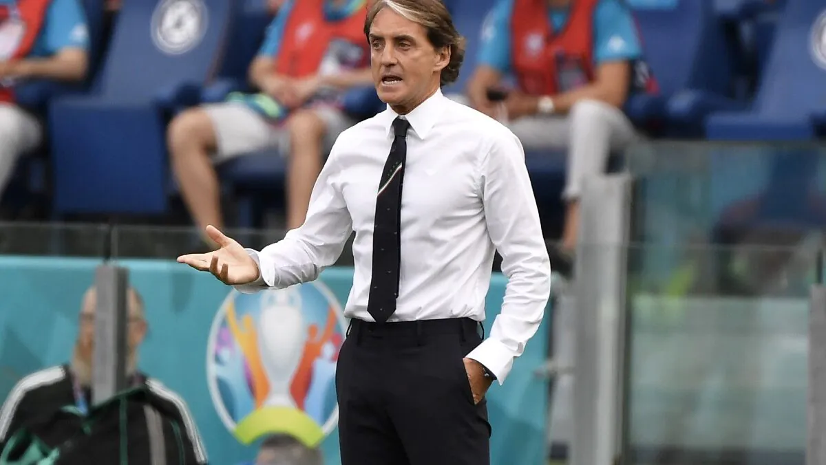 Canovi: «Mancini ottimo tecnico, ma l'allenatore doveva rispecchiare le riforme volute da Maldini e Leonardo» 26 Mancini Italia