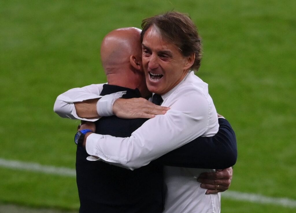 Balzarini sulla nuova Italia di Mancini: «Il mix tra giovani ed esperti sarà fondamentale» 1 abbraccio vialli mancini europeo 2021
