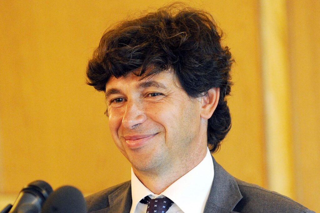 Taglio stipendi, Albertini: «Opportunità per l’uguaglianza sociale» 1 albertini sorride luglio 2014 ifa