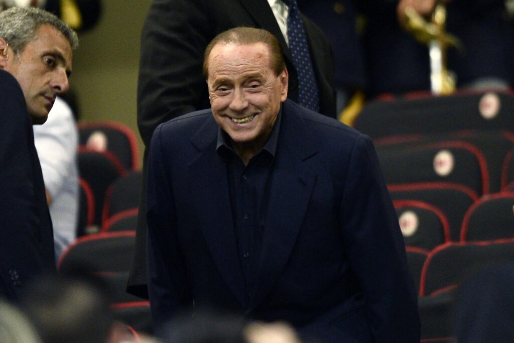 Berlusconi: «Cambio necessario, mai visto il Milan giocare così male» 1 berlusconi silvio tribuna milan agosto 2015 ifa