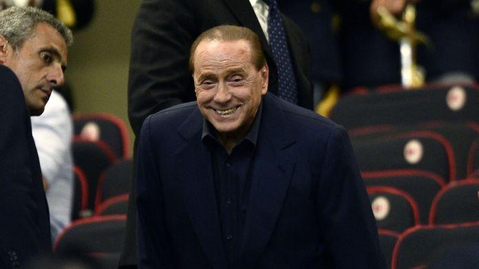 berlusconi-silvio-tribuna-milan-agosto-2015-ifa