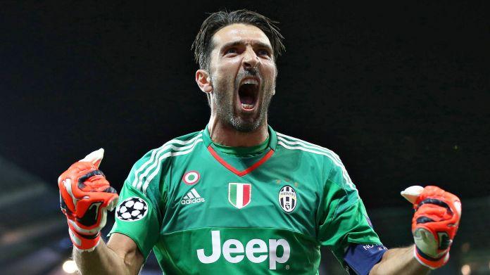 buffon-esulta-juventus-champions-league-settembre-2015-ifa