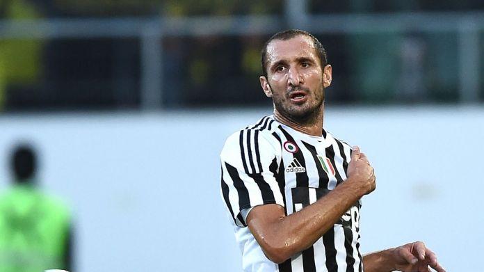 chiellini-azione-juventus-luglio-2015-ifa