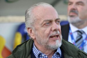 Napoli, questione stipendi: tensione tra società e squadra