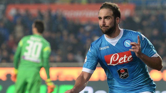 higuain-esulta-bis-napoli-dicembre-2015-ifa