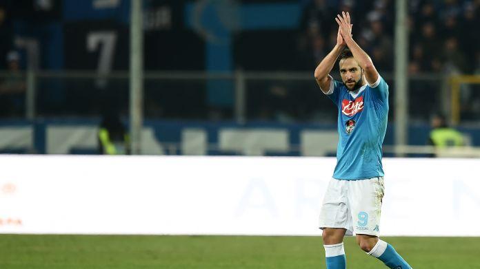 higuain-saluta-napoli-dicembre-2015-ifa